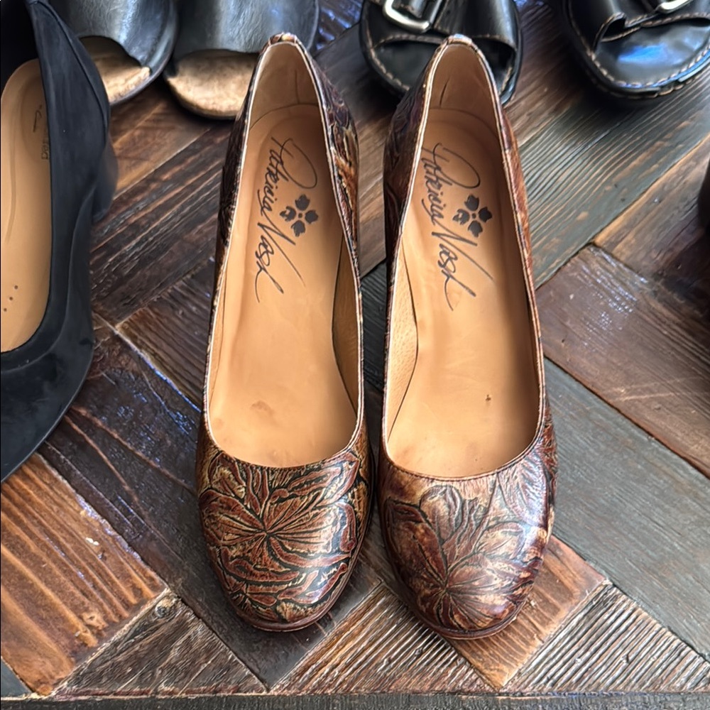 Patricia Nash Brown Embossed Leather Heels